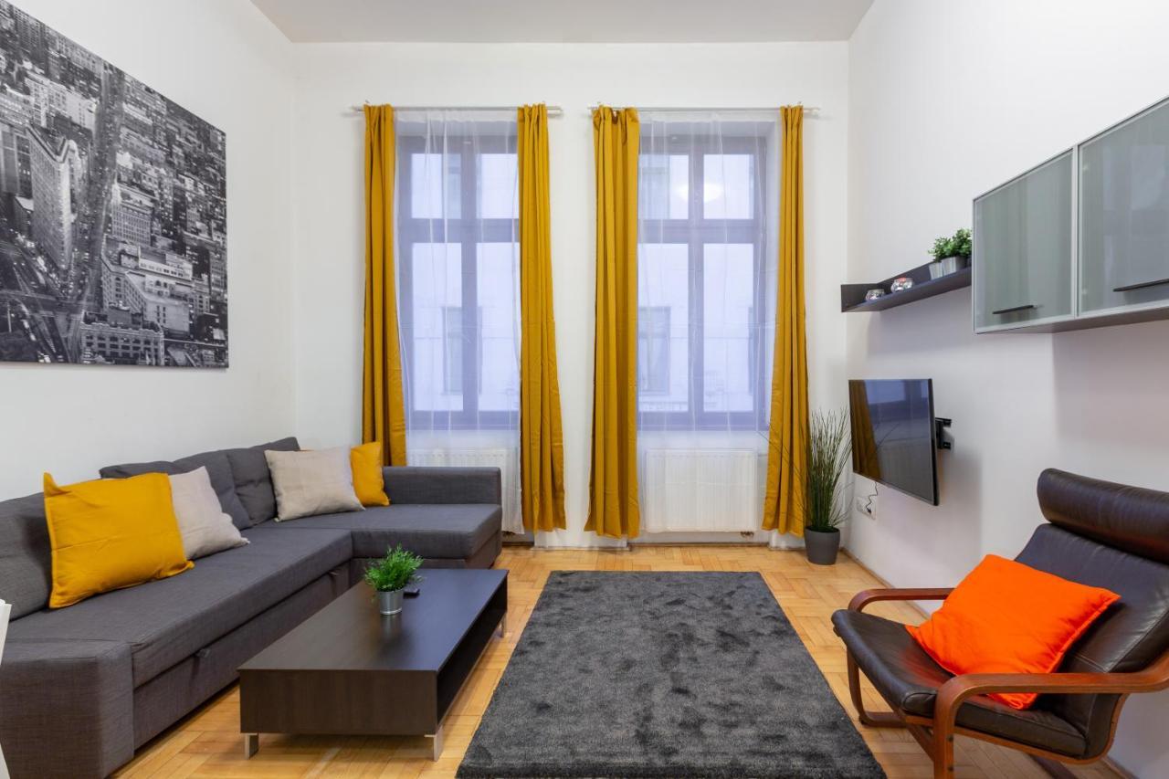 Dowtown Home In The Gozsdu Garden Budapest Bagian luar foto